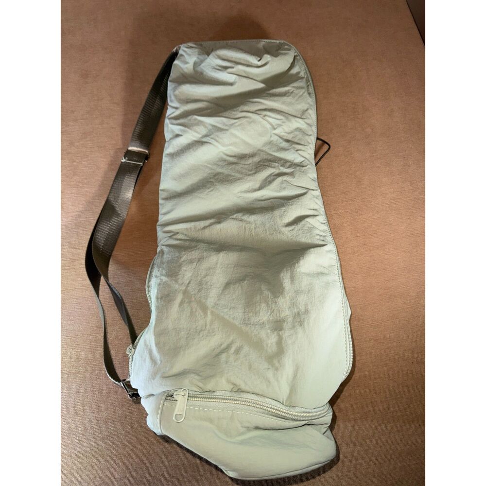 Light green sports bag, fabric Sportsnew New with no tags or box. BIN030005